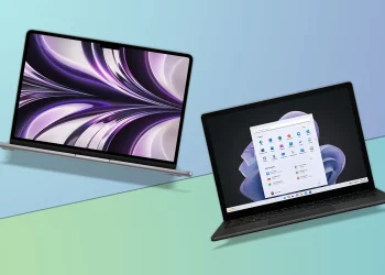 Lightweight Laptops with Long Battery Life: Key Considerations for Frequent Travelers and Mobile Professionals